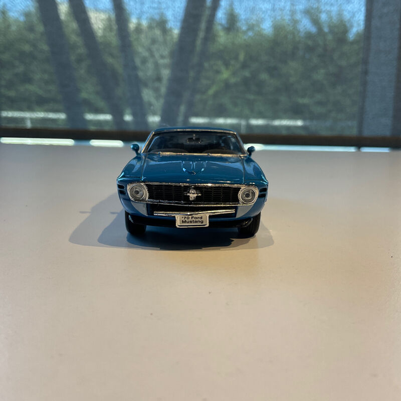 Mavi klasik Ford Mustang ikinci el oyuncak araba