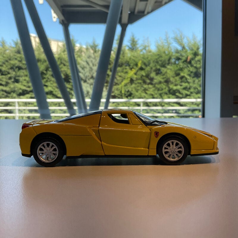 Sarı Ferrari