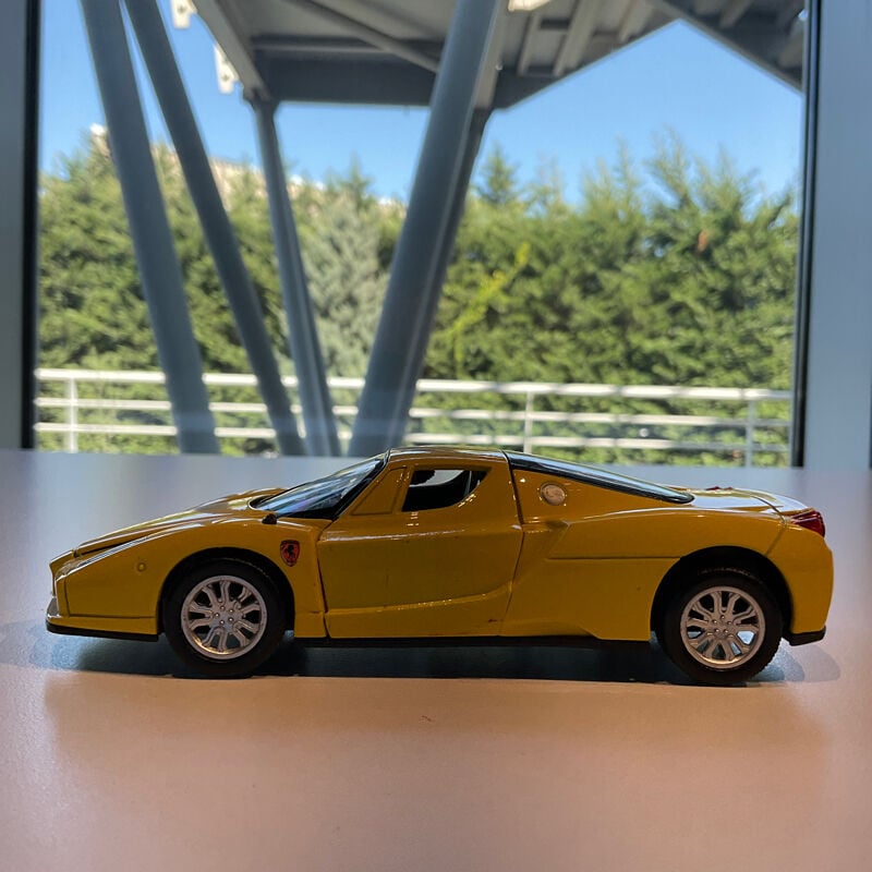 Sarı Ferrari