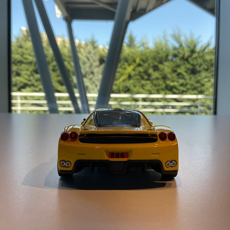 Sarı Ferrari