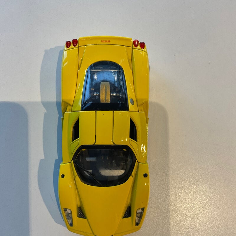 Sarı Ferrari