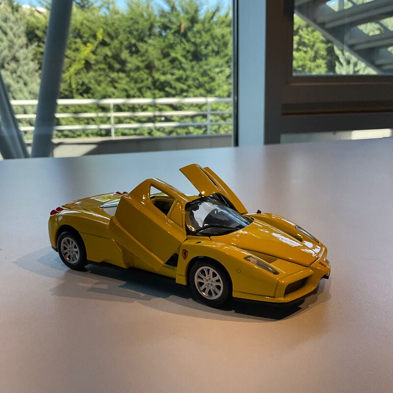 Sarı Ferrari