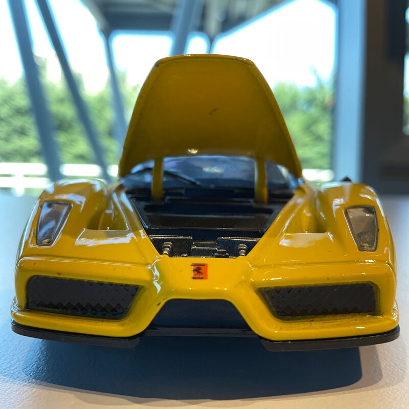 Sarı Ferrari