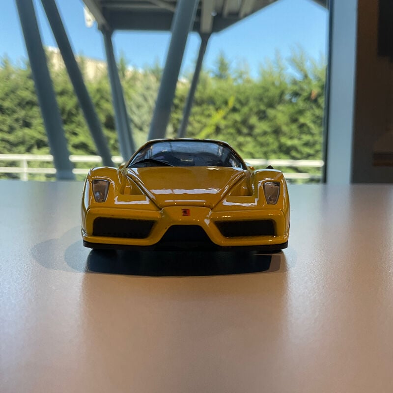 Sarı Ferrari