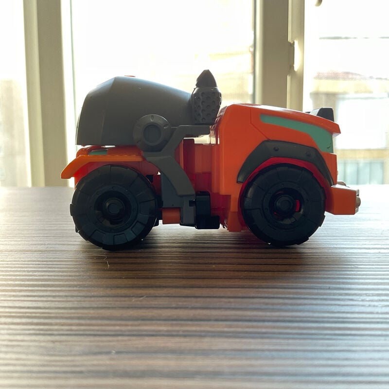 Transformers çimento arabası Autobot